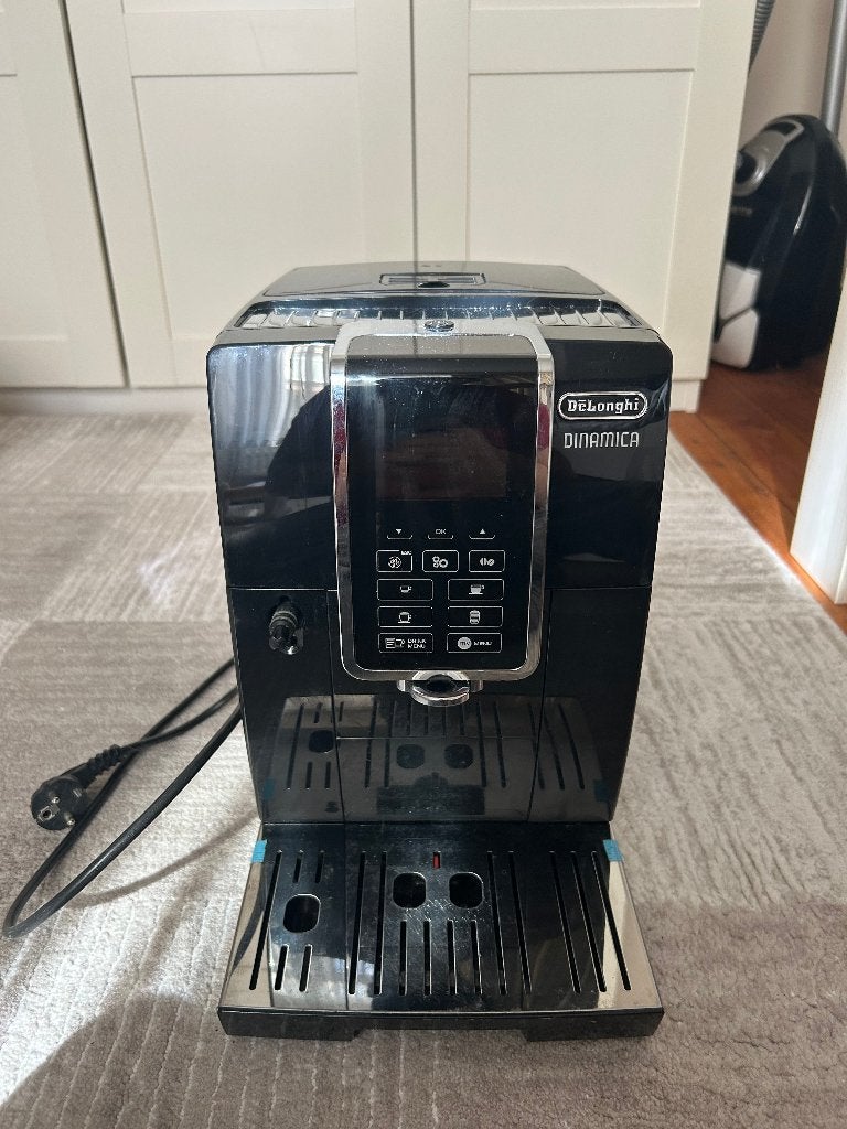 Machine à café DeLonghi Dinamica, Electroménager, Réservoir d'eau amovible, Café en grains, 1 tasse, Utilisé