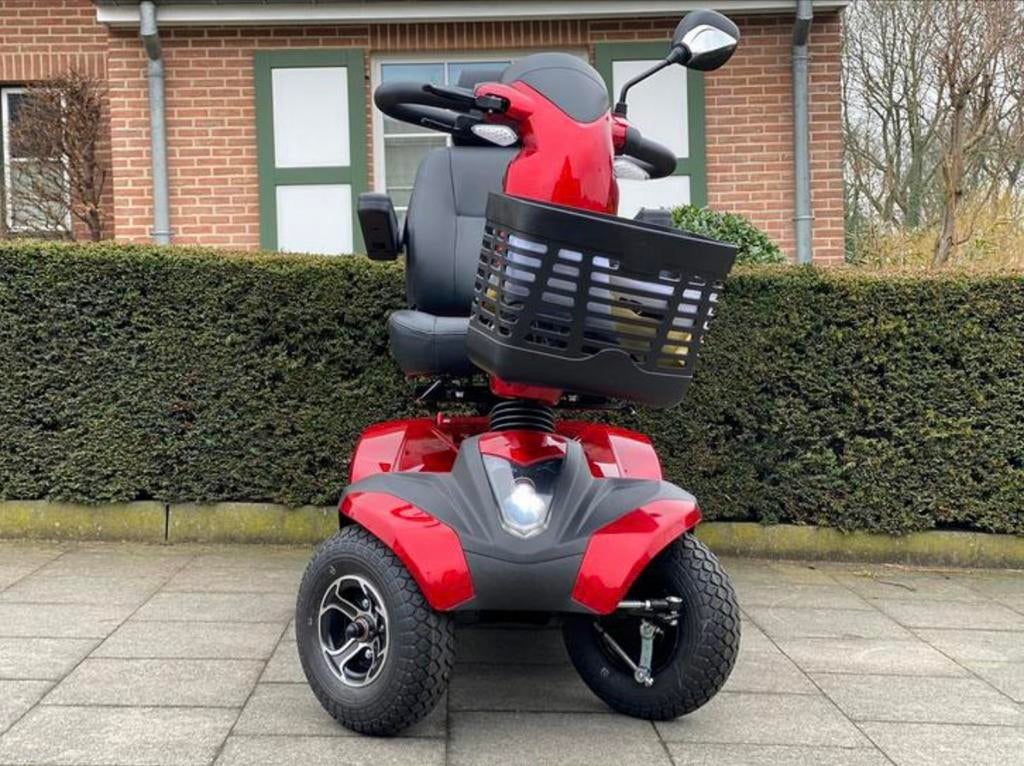 ALS NIEUWSTD Scootmobiel 4W Rode luxueuze Invalide scooter, Diversen, Ophalen of Verzenden, Inklapbaar, Zo goed als nieuw, Elektrische rolstoel