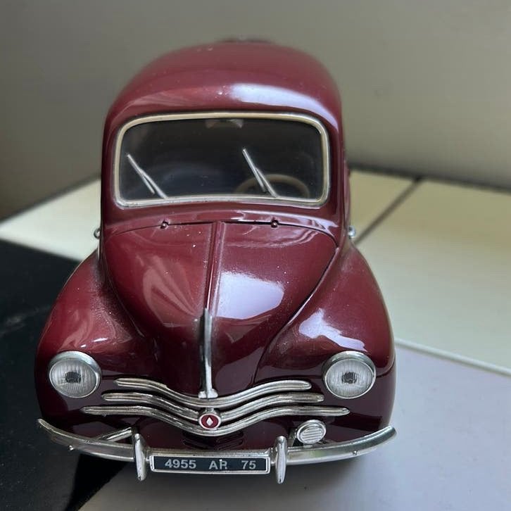 Voiture miniature Renault 4CV Solido 1/18 – Excellent état, Enlèvement, Comme neuf, Voiture, Solido