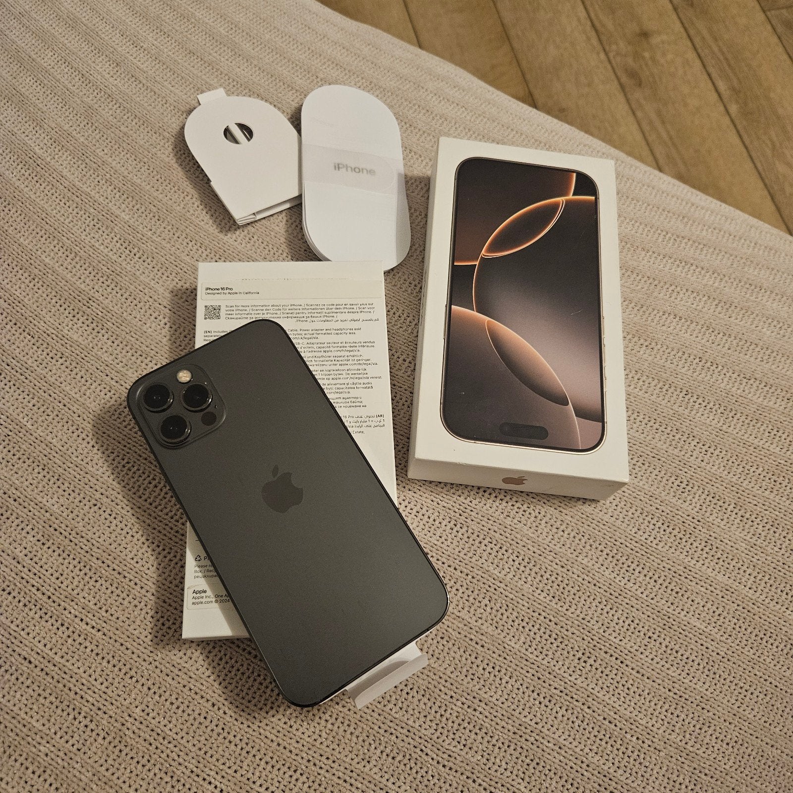 iPhone 16 Pro 128 GB titanium desert, Ophalen, IPhone 16, Zonder simlock, Grijs