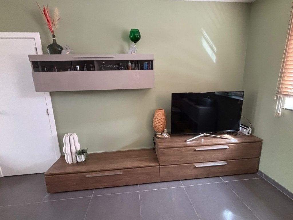 Woonkamerset notenkleur (tv-meubel + hangkast + 2 barkasten), Huis en Inrichting, Ophalen, Zo goed als nieuw