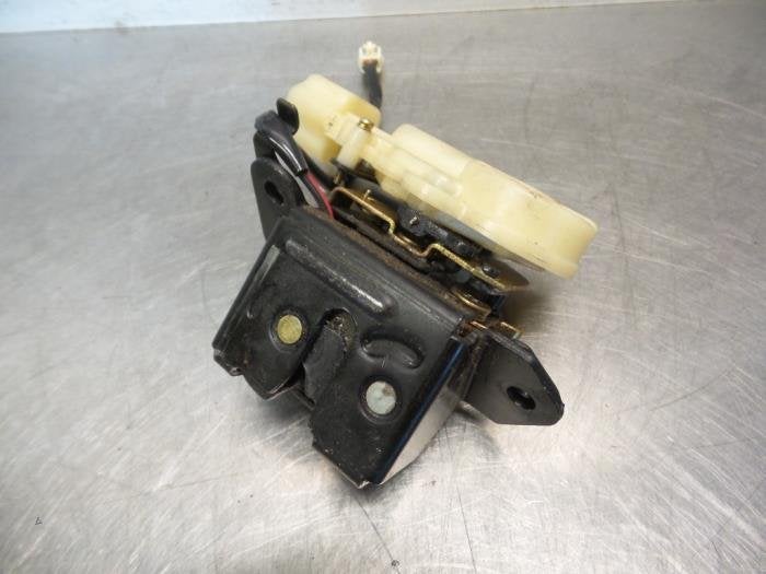 Slotmechaniek Achterklep van een Mazda 323 (323 BJ 98-), Gebruikt, -, -, Ophalen of Verzenden