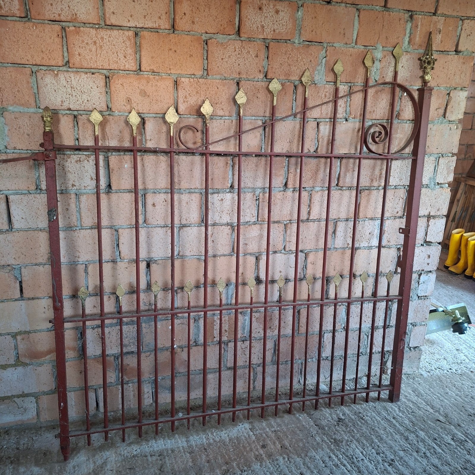 Mooi robuust sierhekwerk / smeedijzeren poort met pijlpunten, Tuin en Terras, Ophalen, Met poort, Gebruikt, Sierhekwerk