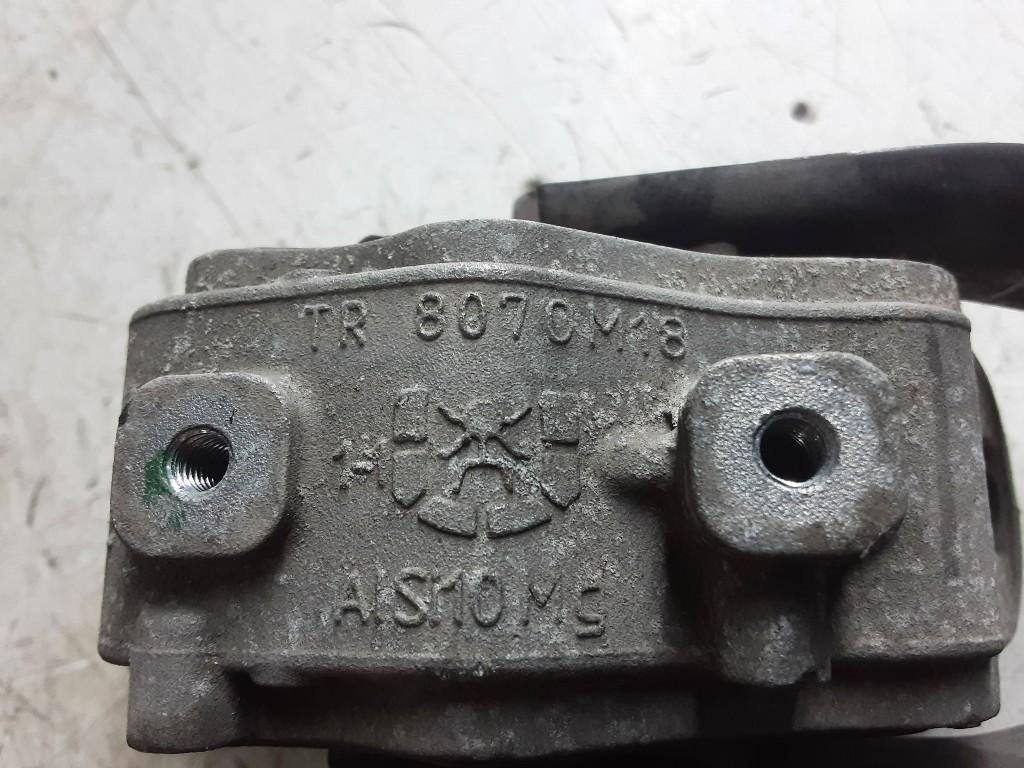 SUPPORT BOITE DE VITESSES Land + Range Rover (TR8070M18), Autos : Pièces & Accessoires, Land Rover, Mevr. I. Hauben, Utilisé, Rue de l'Espoir 34 34
4030  GRIVEGNÉE, BE