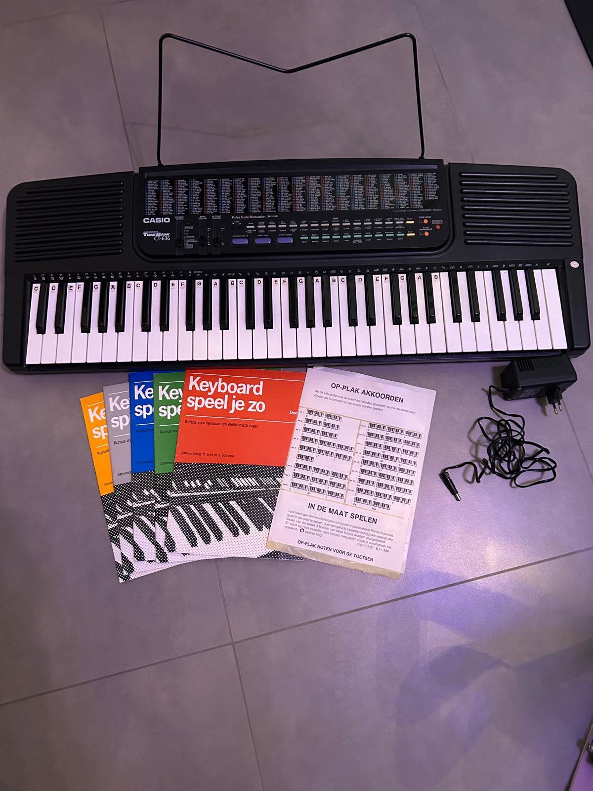 Casio CT636, Muziek en Instrumenten, Keyboards, Ophalen, Zo goed als nieuw, Casio