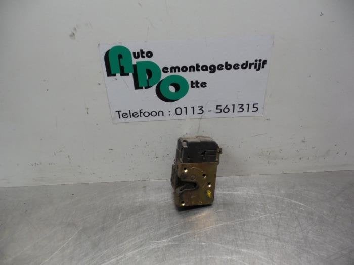 Serrure portière mécanique 2portes droite d'un Peugeot 206, -, 3 mois de garantie, Utilisé, -