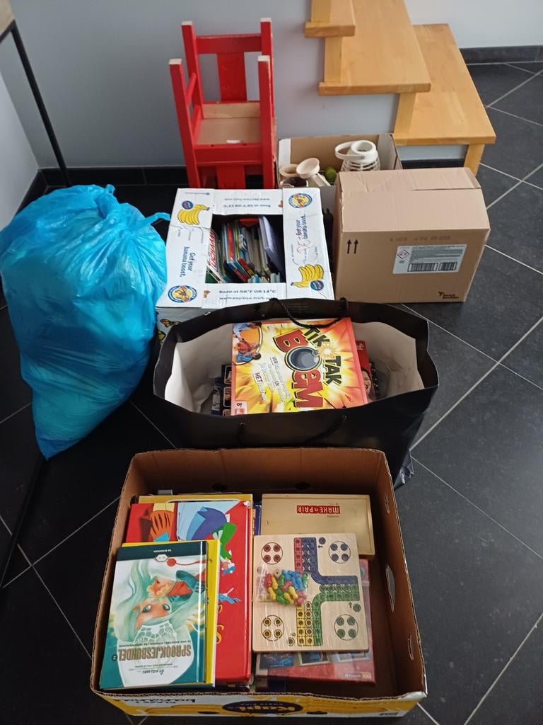 Heel veel rommelmarktgerief, Ophalen