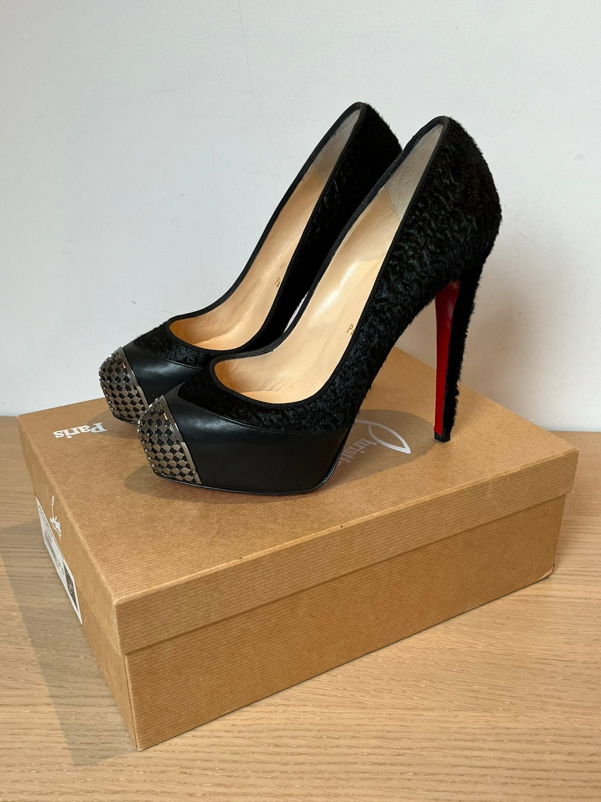 Prachtige pumps met zilveren tip, Ophalen of Verzenden, Zo goed als nieuw, Zwart, Pumps