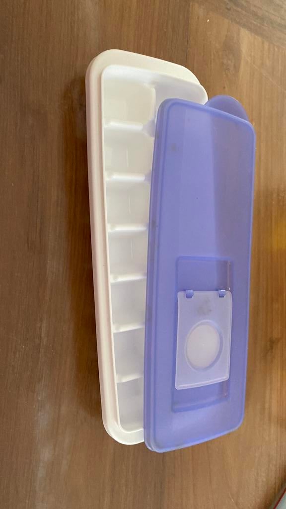 Tupperware ijsblokjes houder met deksel, Huis en Inrichting, Ophalen, Gebruikt, Paars