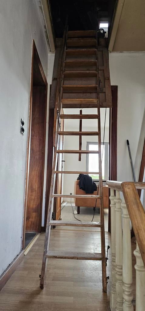 Escalier pour grenier en bois  avec balustrade très solide, Enlèvement