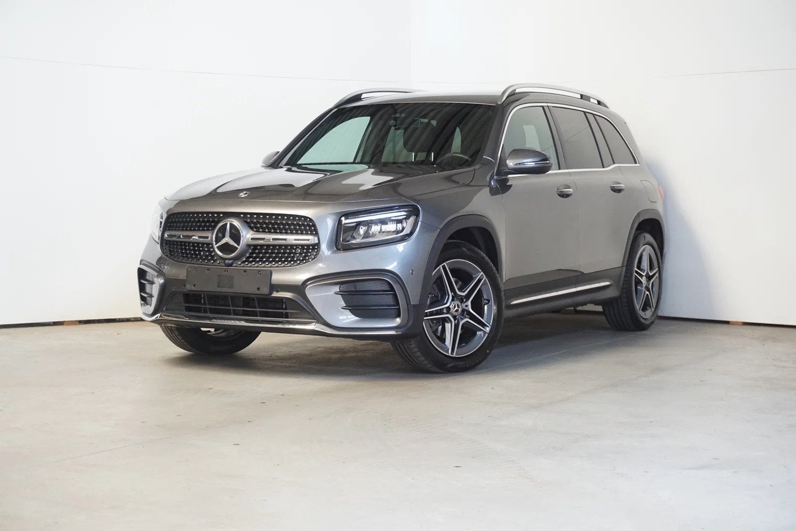 Mercedes-Benz GLB 180 - AMG (bj 2025, automaat), Auto's, Gebruikt, Zwart, 136 pk, Bedrijf