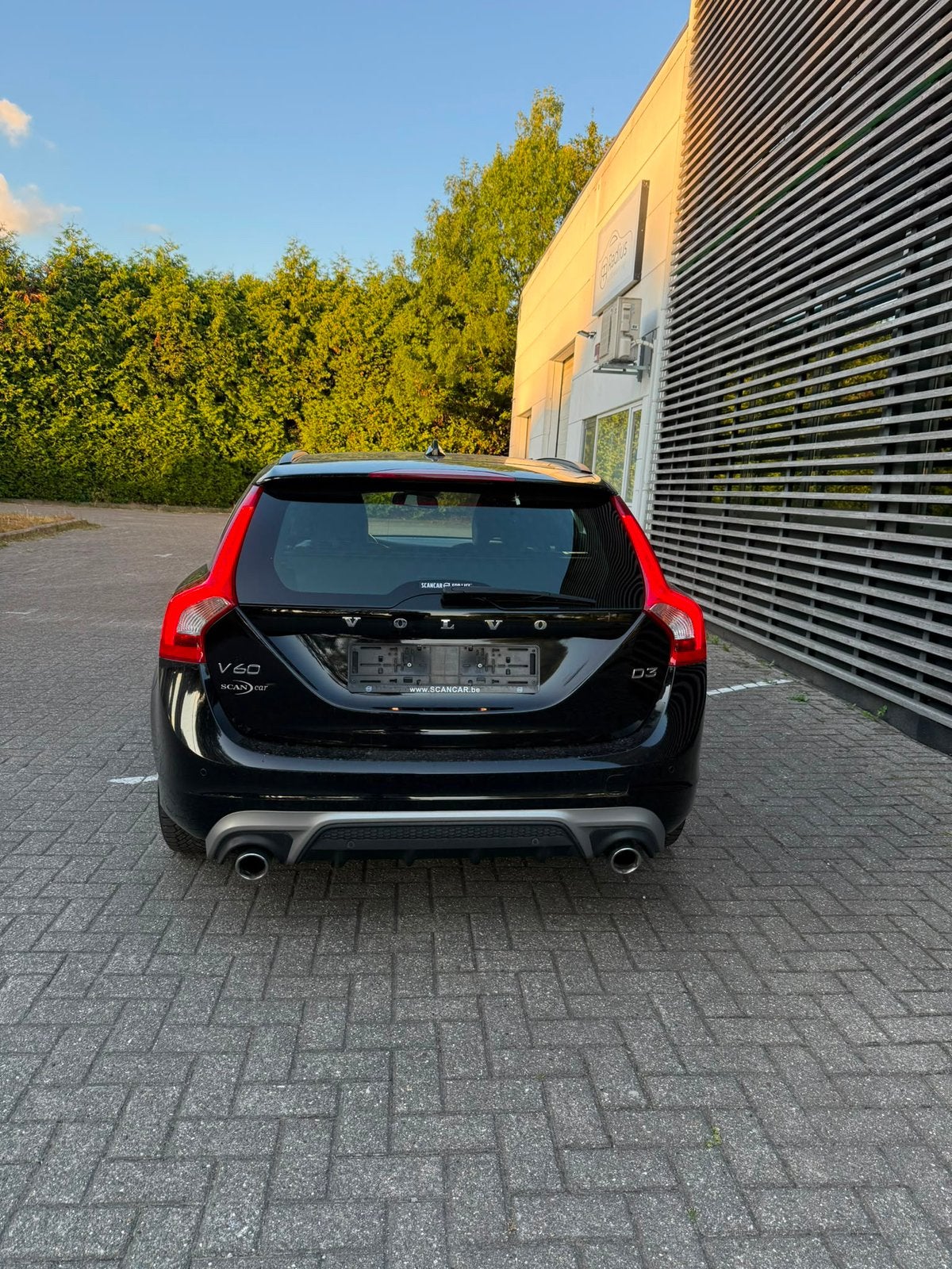 Volvo V60 150pk R-Design Automaat, Auto's, Volvo, Automaat, Euro 6, 5 deurs, Te koop