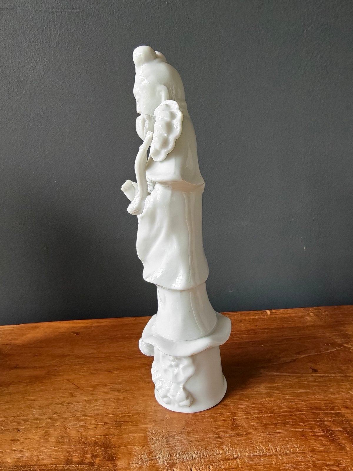 Dame orientale avec fleur en porcelaine blanche, Enlèvement, Blanc