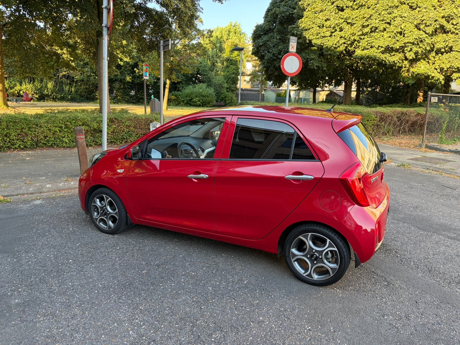 Kia Picanto 1.0  benz 24600 km airco 2016 garantie, Autos, Rouge, Essai à domicile, Achat, Euro 6