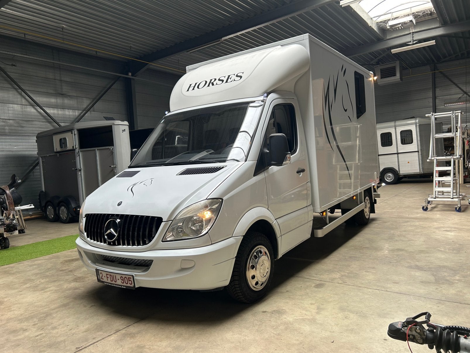 Paardenwagen Mercedes benz voor twee paarden, Dieren en Toebehoren, Ophalen, Zo goed als nieuw, Aluminium
