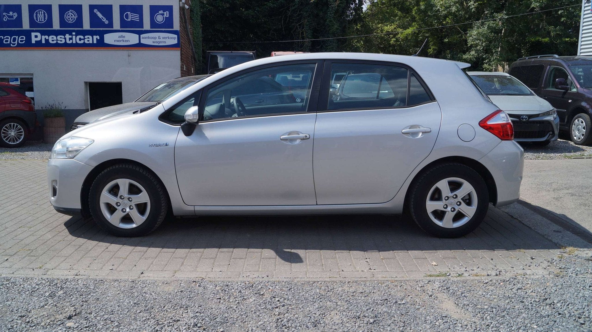 Toyota Auris Auris HEV 1.8i HSD Luna CVT (automatique), Entreprise, Noir, 5 portes, Automatique