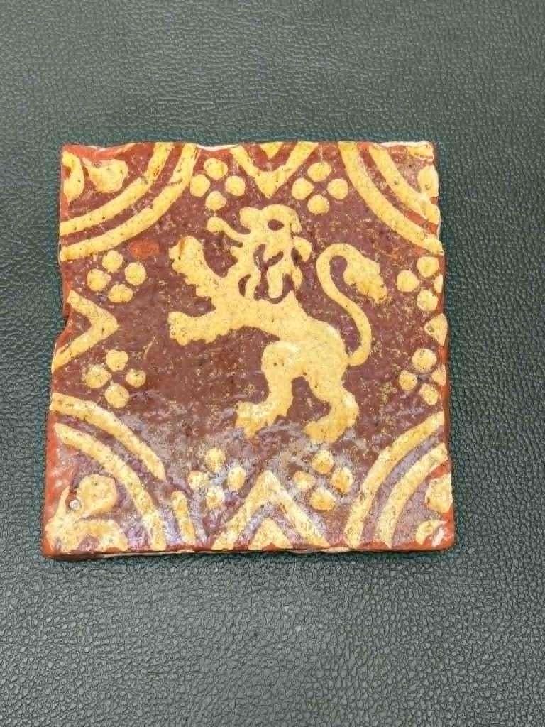 Antieke tegel uit Vlaanderen anno circa 1760 Leeuw, Antiek en Kunst, Ophalen of Verzenden