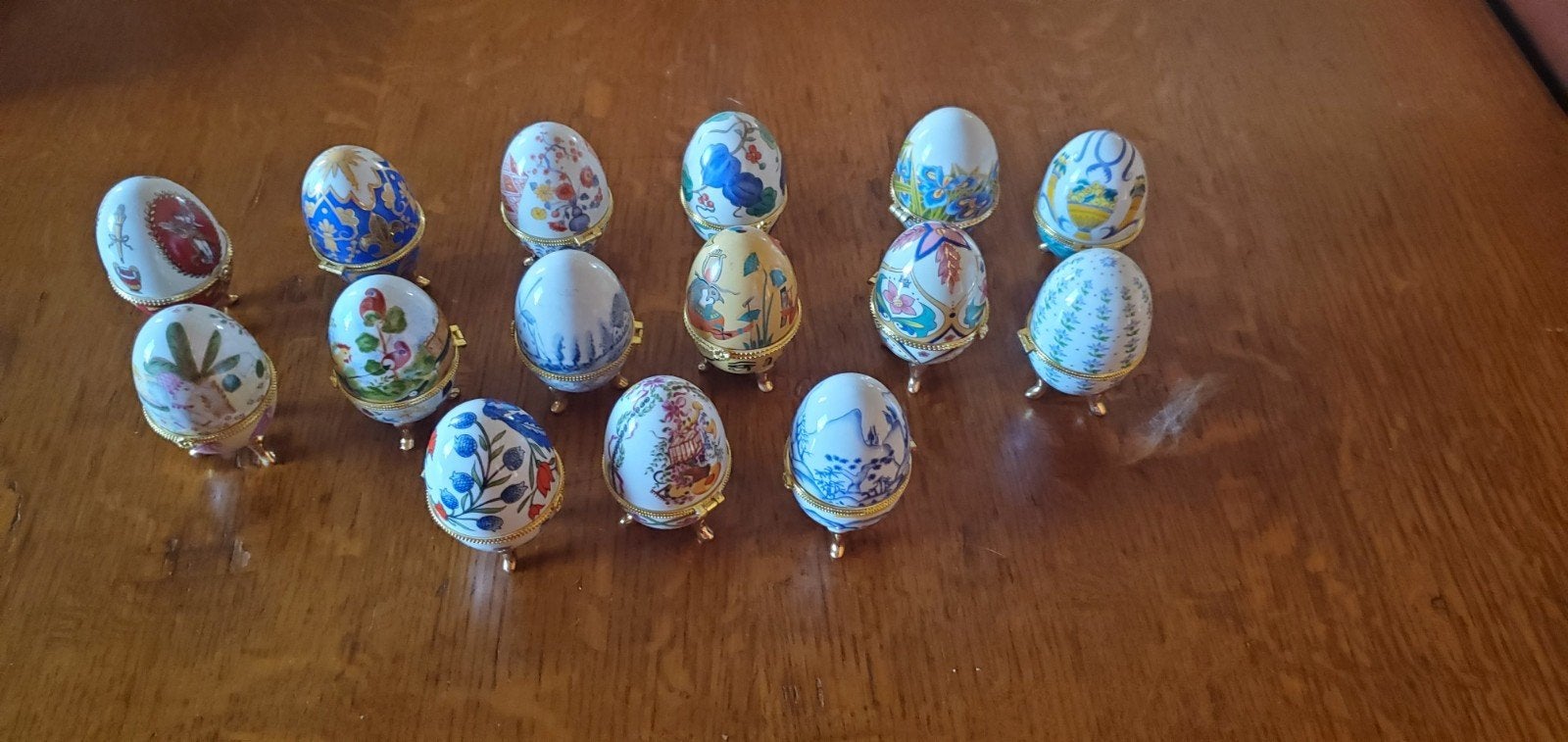 Petits œufs en céramique, Enlèvement