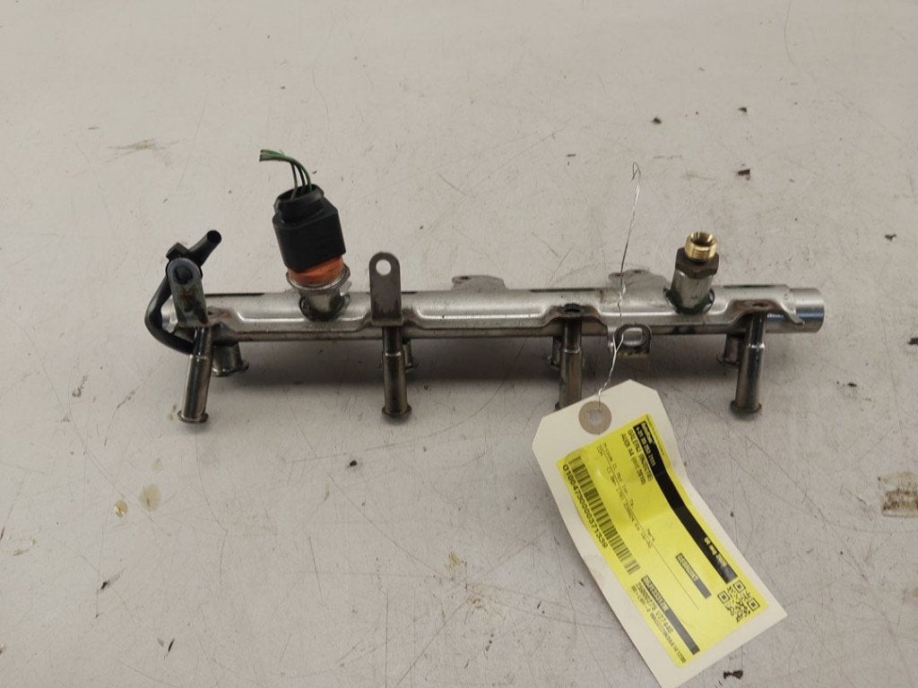RAMPE D'INJECTION A4 Avant (B8) (|06J133317M|06J133317AB|), Auto-Union-Straße  1,
85057  Ingolstadt, DE, Info@audi.de, Audi, Utilisé