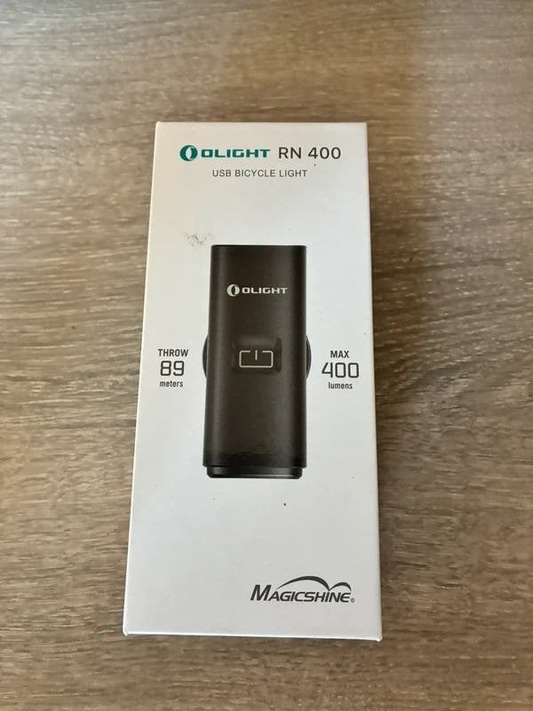 Phare vélo Olight Rn 400, Vélos & Vélomoteurs, Neuf, Enlèvement ou Envoi, Phare avant, Batterie