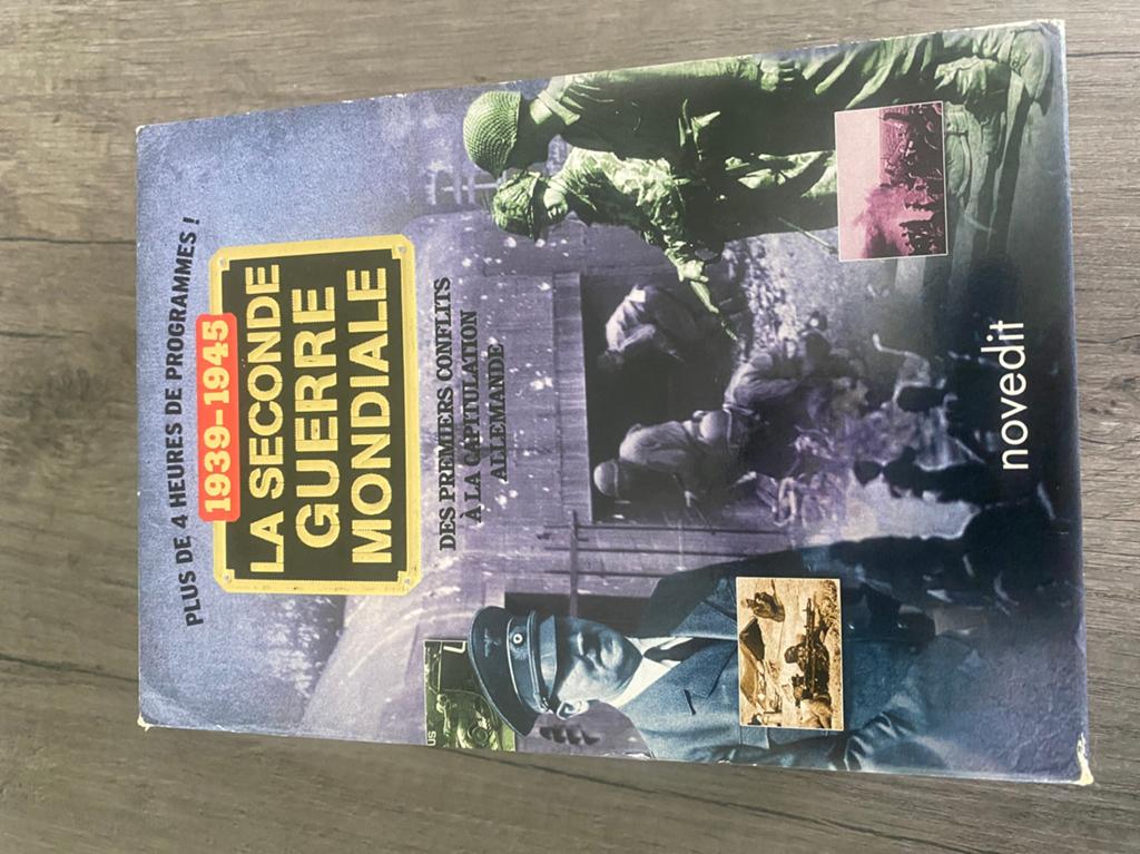 Oude dvd’s over de oorlog. Wel in het frans, Ophalen, Zo goed als nieuw