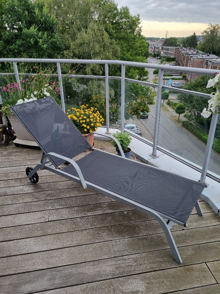 VERSTELBAAR EN VERRIJDBAAR ZONNEBED, Tuin en Terras, Ligbedden, Ophalen, Nieuw, Metaal, Verstelbaar