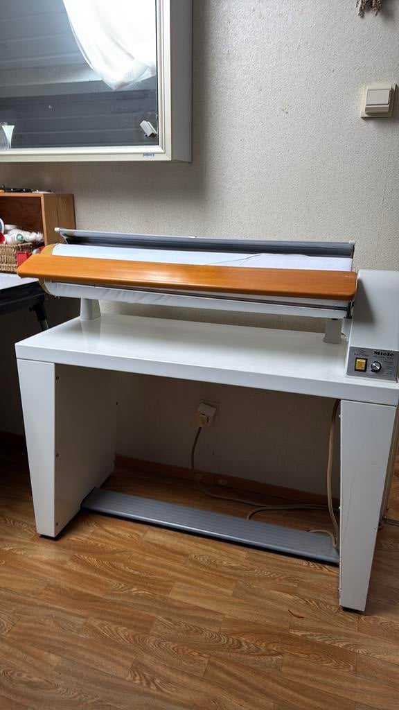 Strijkrol Miele de luxe b856, Electroménager, Fers à repasser & Planches à repasser, Enlèvement, Utilisé
