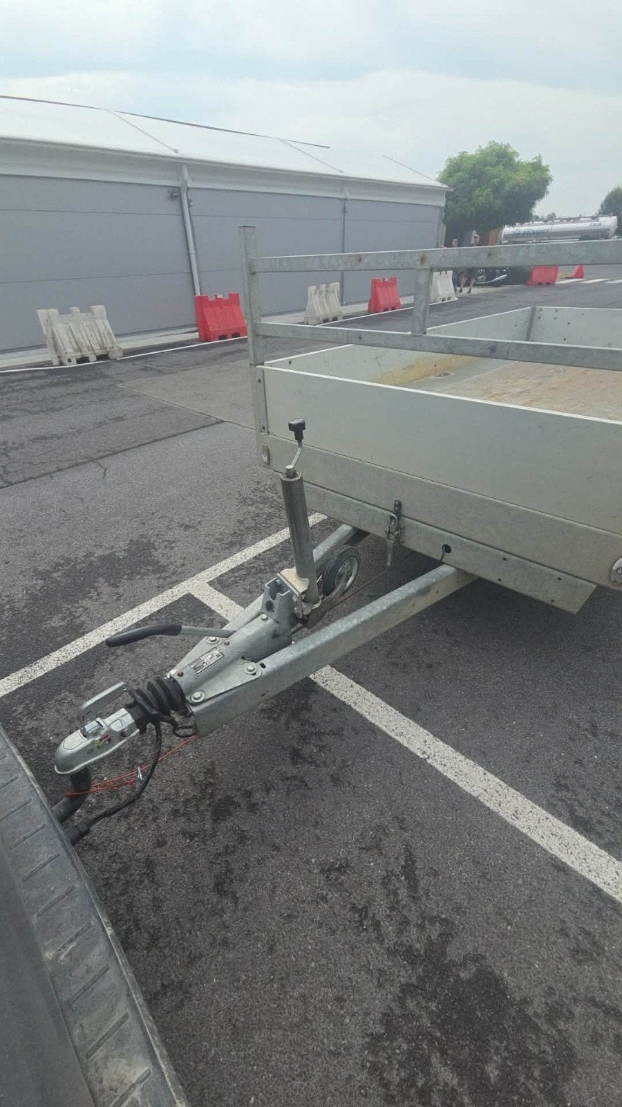 remorque basculante électrique  2,7tonnes
