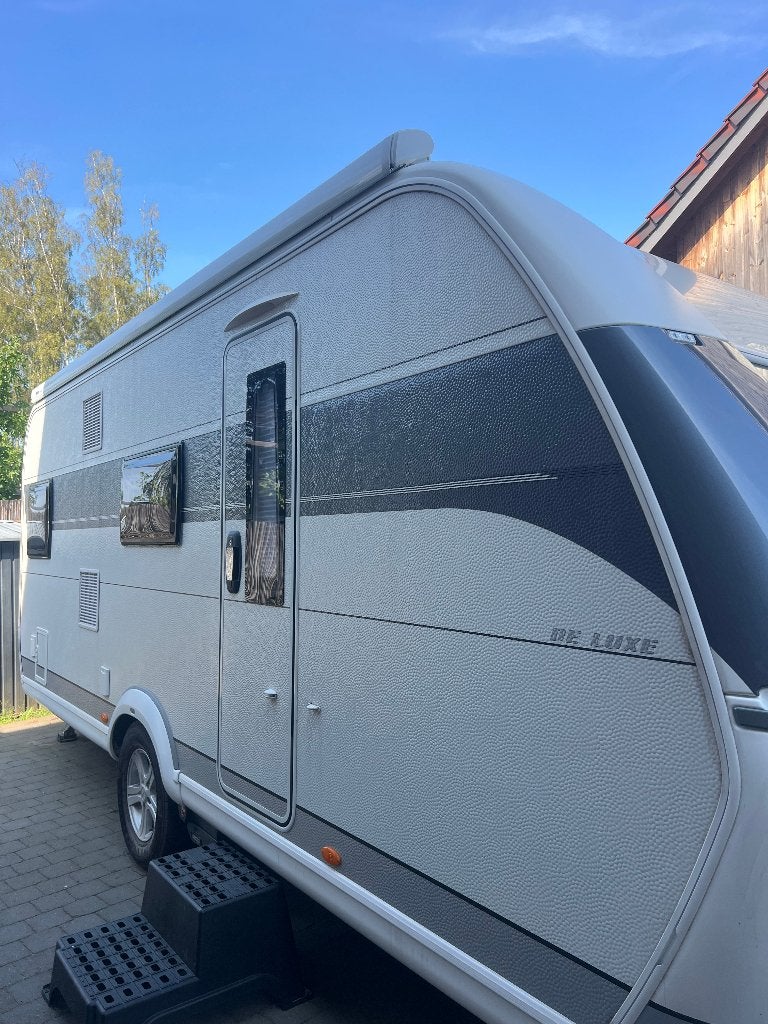 Hobby de Luxe 545KMF - Perfecte staat: airco, mover, luifel, Hobby, Dwarsbed, Luifel, 7 tot 8 meter