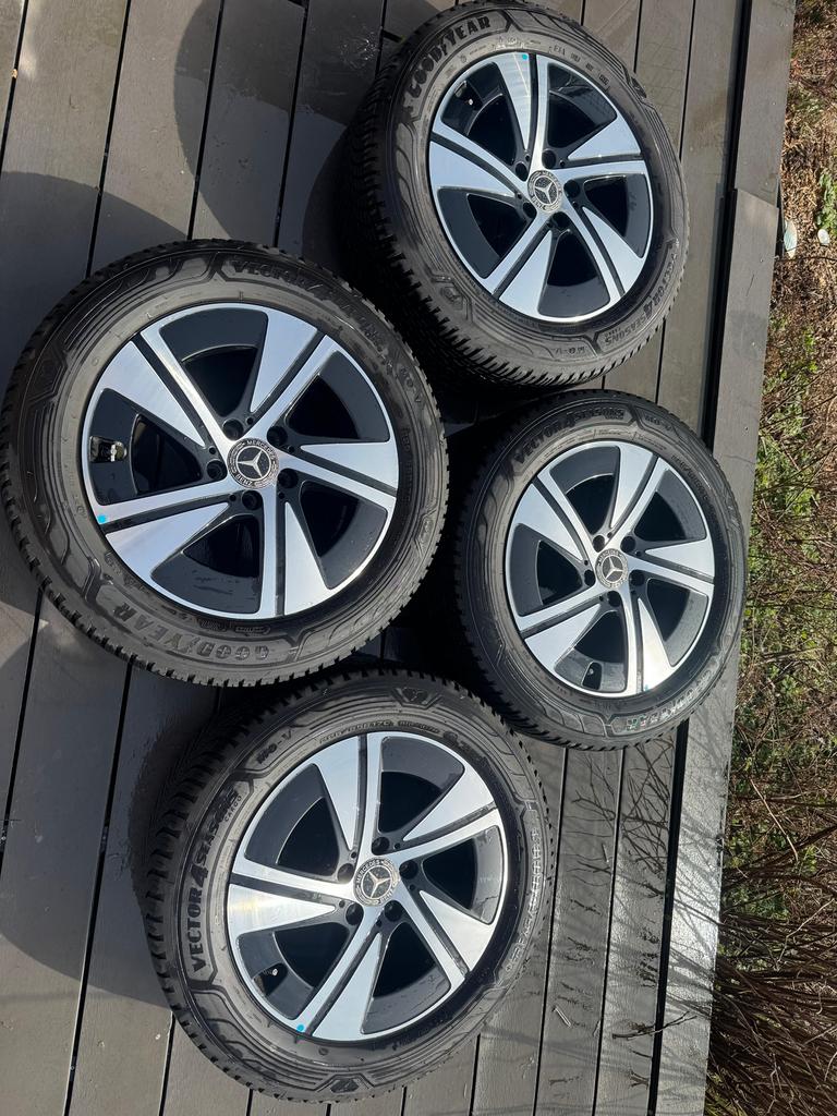 Jantes et pneu Vito Mercedes W447 225/55/R17C 109/107 H, Autos : Pièces & Accessoires, Pneus et Jantes, 4 Saisons, Véhicule utilitaire