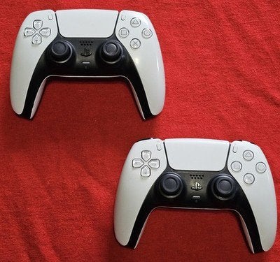 twee playstations 5 controllers, Games en Spelcomputers, Ophalen of Verzenden, Gebruikt, Playstation 5 Digital