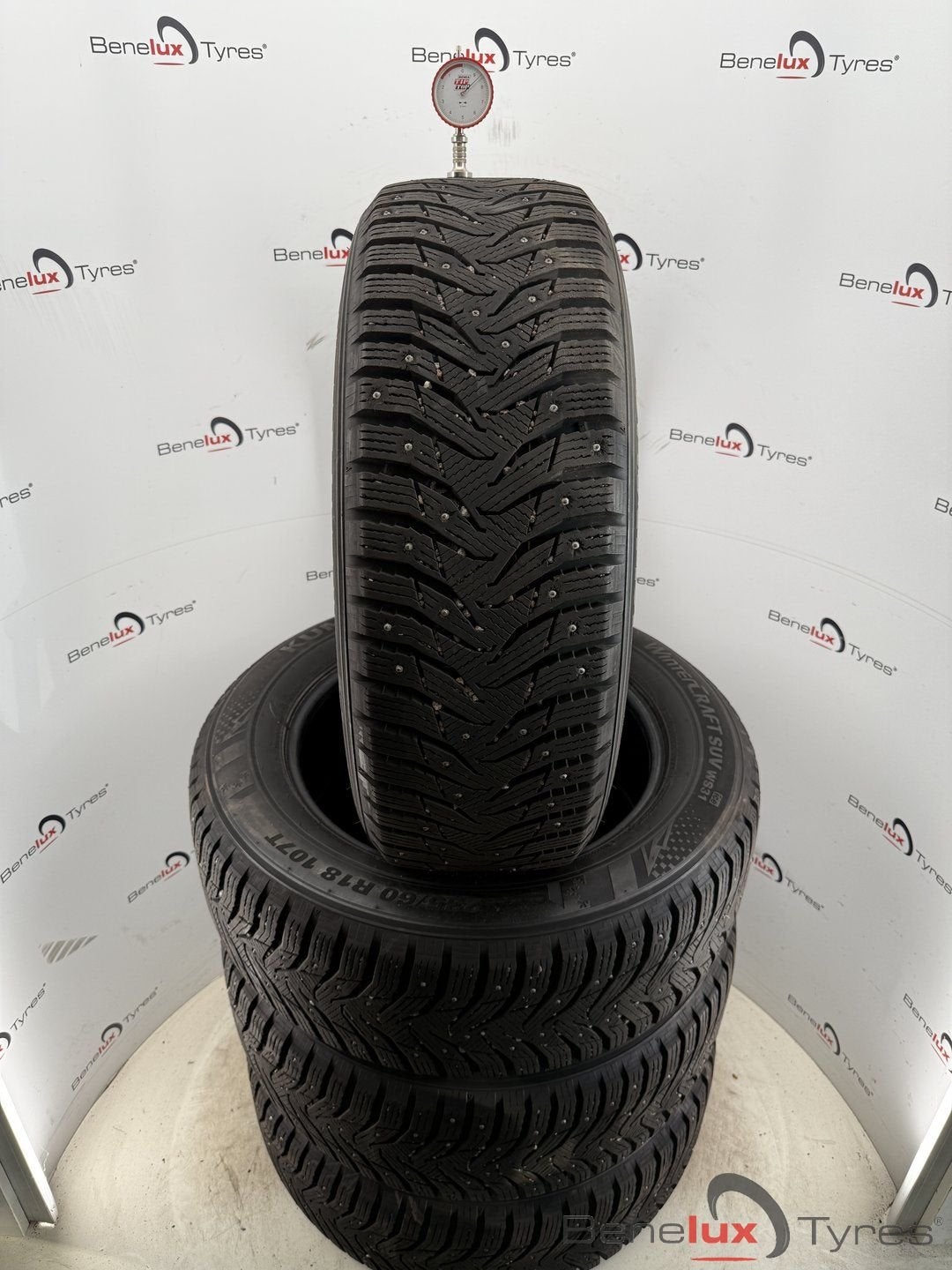 spijker banden 235/60R18 Kumho 235/60/18 2356018 235/60 R18, 18 inch, Gebruikt, -, -