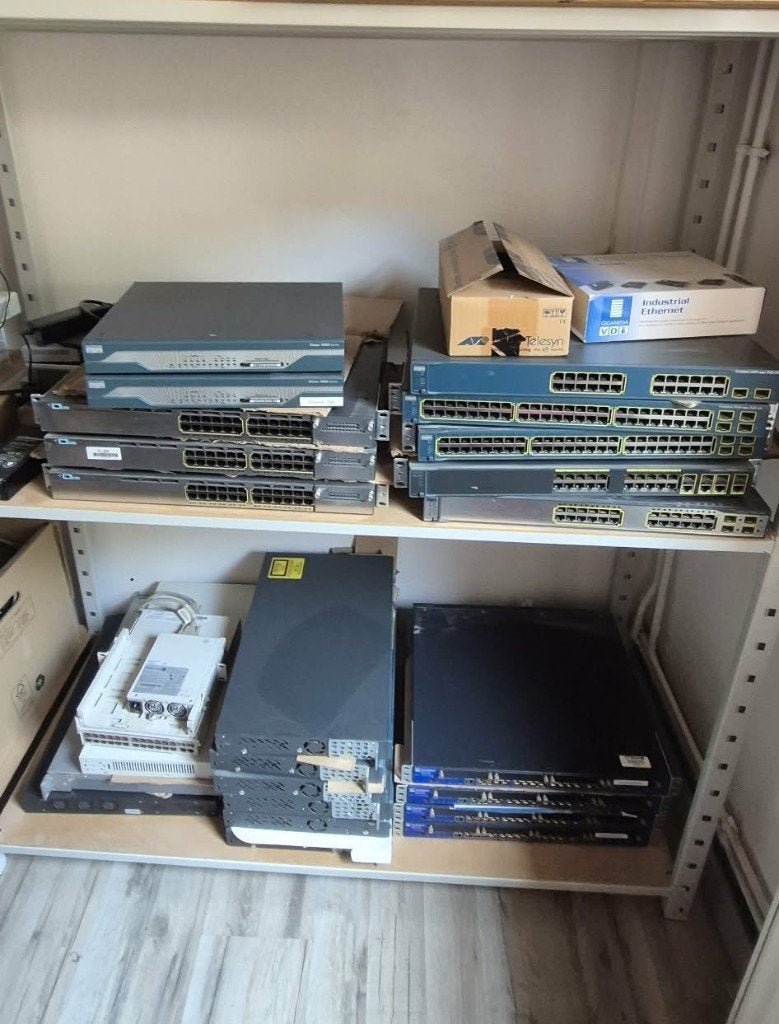 Vente lot matériel réseau professionnel (CISCO), Ophalen, Gebruikt