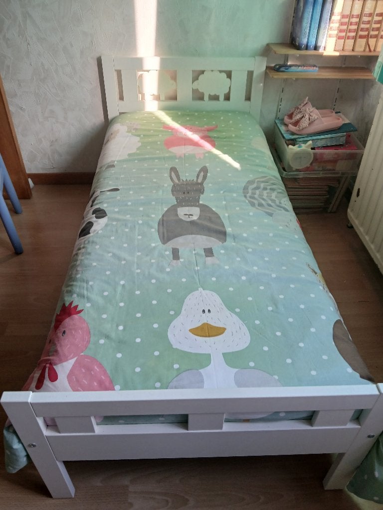 kinderbed met matras, dekbed en stoel + teddybeer, Ophalen, Zo goed als nieuw, Lattenbodem