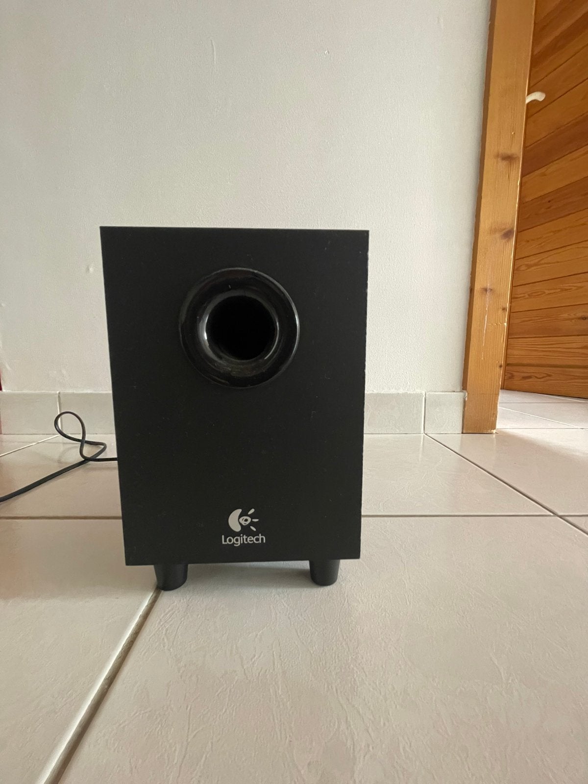 Logitech bass speaker, Informatique & Logiciels, Enceintes Pc, Enlèvement, Comme neuf