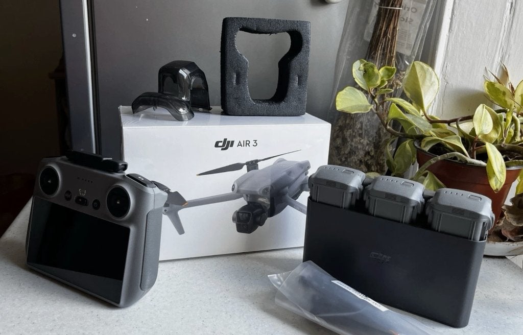 DJI Air 3 Fly More Combo Camera Drone (with RC 2 Remote), Drone avec caméra, 250 à 900 g, Enlèvement ou Envoi, Comme neuf