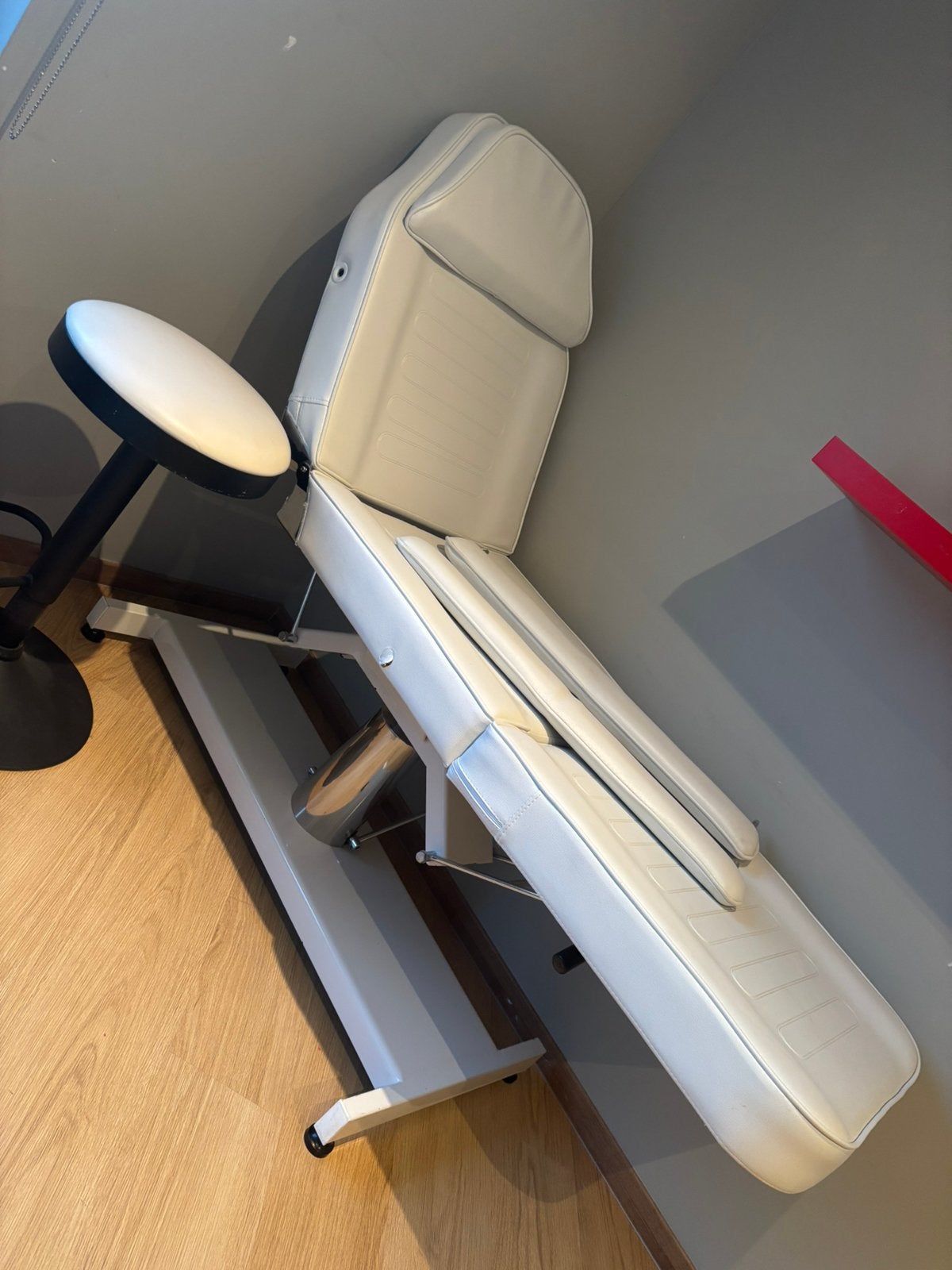 Behandelstoel verstelbaar wit, Enlèvement, Utilisé, Table de massage