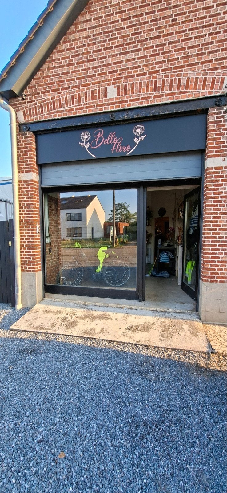 Vitrine avec porte, Enlèvement
