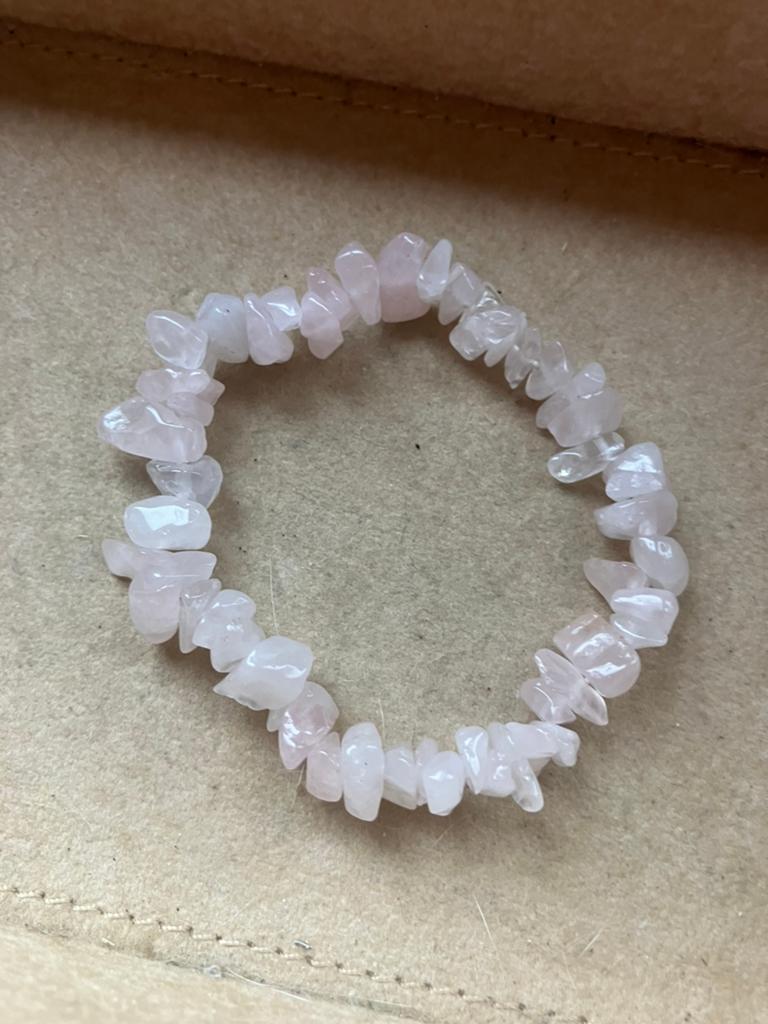 Nieuwe elastische armband met roze kwarts steentjes, Ophalen, Nieuw, Geel