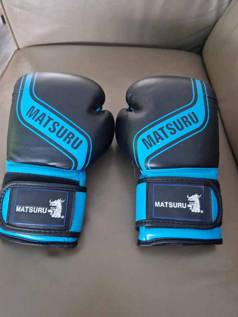 Matsuru kickboxhandschoenen 8oz, Sport en Fitness, Vechtsporten en Zelfverdediging, Ophalen of Verzenden, Zo goed als nieuw, Overige