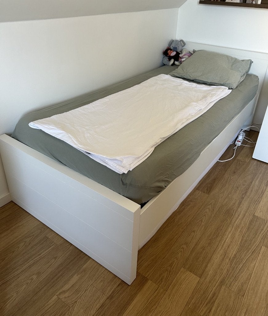 Bed 1-persoons, Huis en Inrichting, Slaapkamer | Bedden, Ophalen, 90 cm, Eenpersoons, Wit