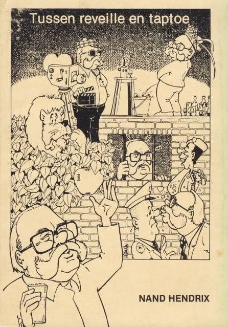 (a564) Tussen reveille en taptoe, Boeken, Ophalen of Verzenden, Gelezen
