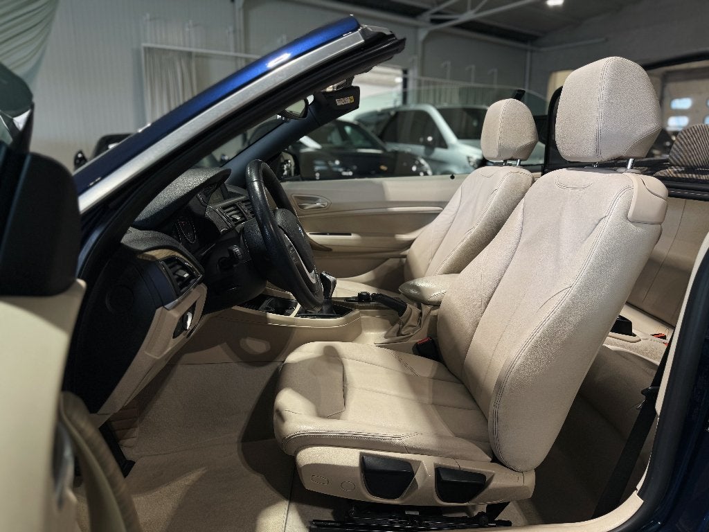 BMW 220i Cabriolet ‘Luxury Line’ - Garantie, Achterwielaandrijving, Blauw, Bedrijf, Handgeschakeld