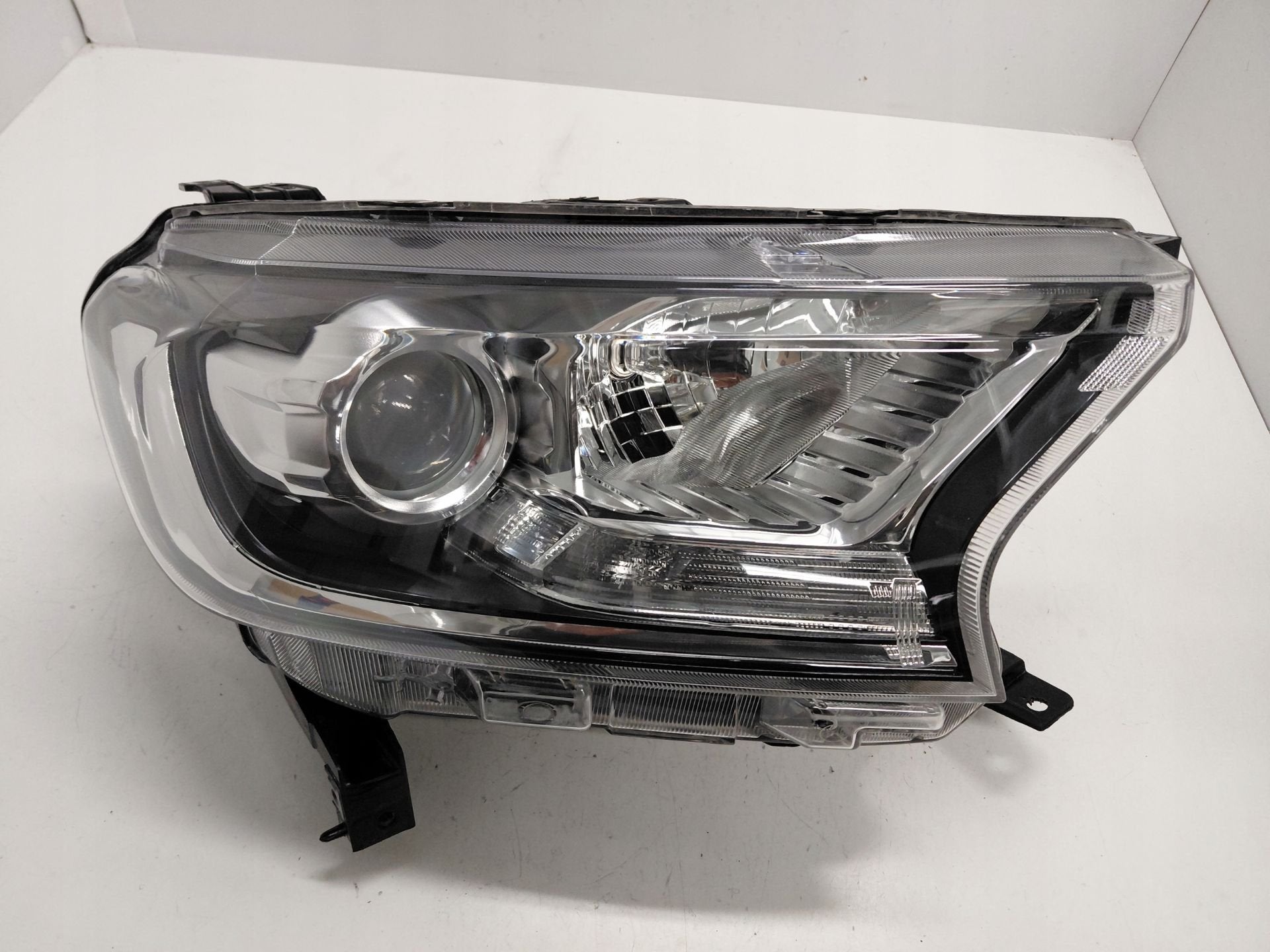 Phare droit Ford Ranger, Info@ford.com, Ford Motor Company, American Road 1
48126  Dearborn, Ford