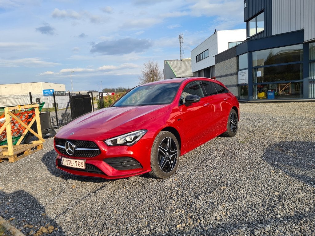 Mercedes CLA 250e Shooting Brake 2020, Rood, AMG Sportpakket, 4 cilinders, Alcantara, 5 deurs, Te koop