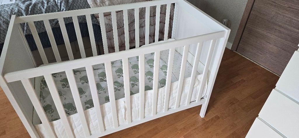 Babybedje met matras + donsovertrek (2st) + beschermrand, Kinderen en Baby's, Babywiegjes en Ledikanten, Ophalen, Zo goed als nieuw