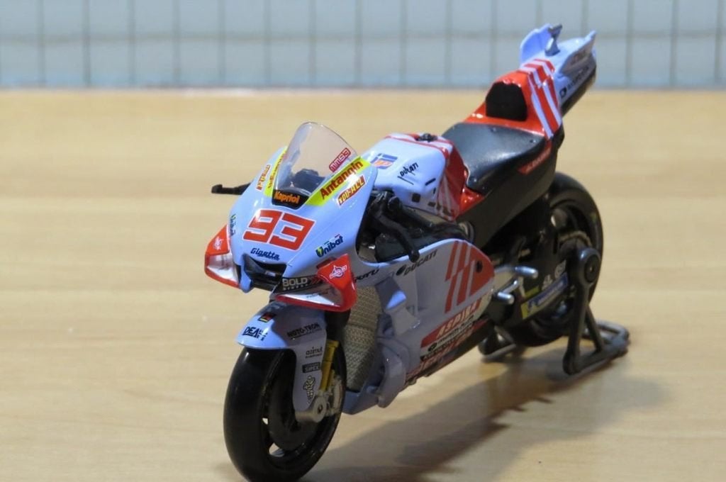 Marc Marquez Ducati Desmosedici 2024 1:18 36399M, Hobby & Loisirs créatifs, Voitures miniatures | 1:18, Enlèvement ou Envoi, Neuf