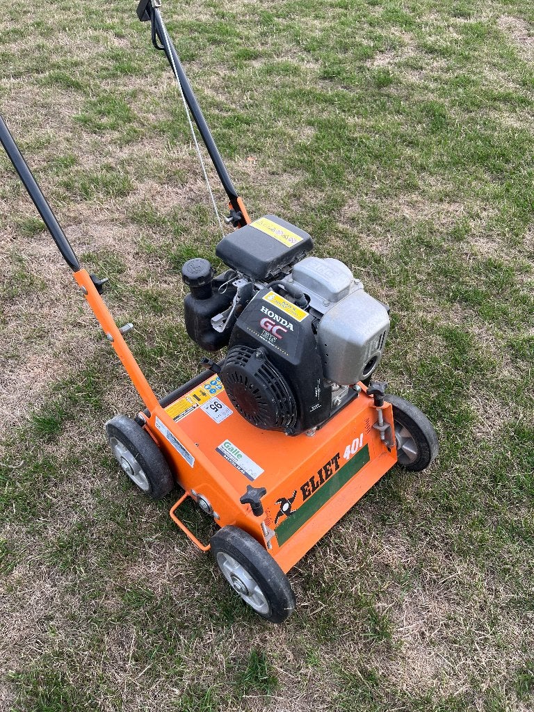 Te huur: Eliet 401 verticuteermachine, Enlèvement, Essence