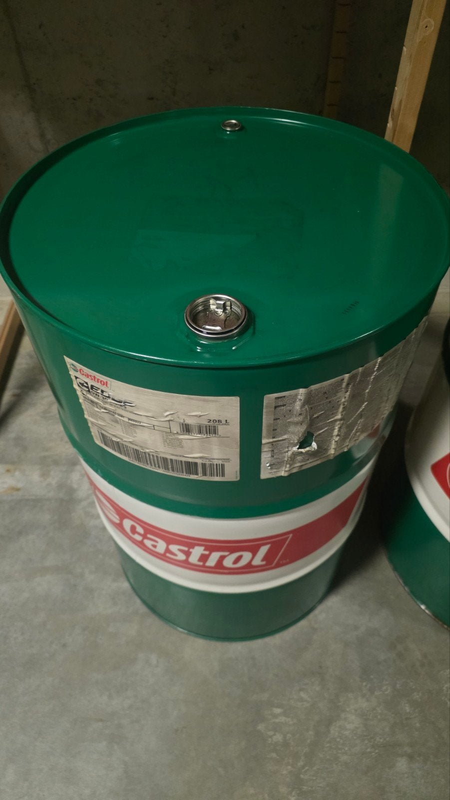 Bidons CASTROL de 208 litres, Enlèvement