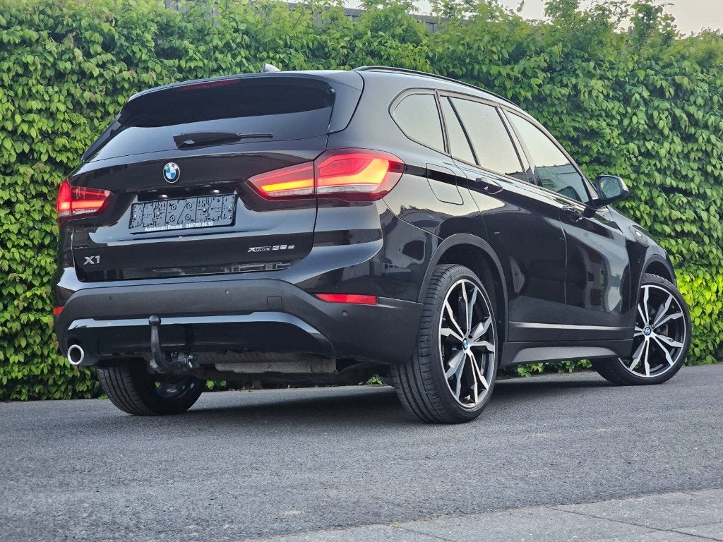 Bmw X1 1.5ia Xdrive 25e | BTW | HEAD UP | LANE ASSIST, Auto's, BMW, Stof, Zwart, Lane Keeping Assist, Bedrijf
